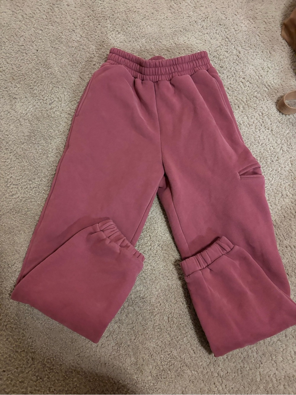 Comfrt Airplane Mode Travel Hoodie and Sweatpants Set in Berry Size Small - Picture 4 of 8